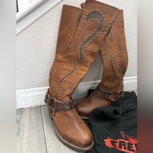 Free bird like new boots size 8 beautiful pristine condition one once